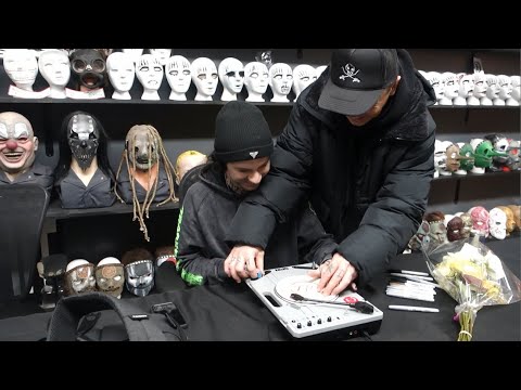 Sid Wilson teaching me how to scratch!