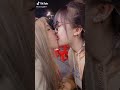 B&aacute;ch Hợp - G&aacute;i Xinh Đ&aacute; Lưỡi