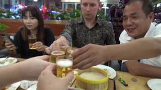 видео: Как есть утку по-пекински и креветок. Ресторан Феникс в Санья - Жизнь в Китае #181 картинка: Как есть утку по-пекински и креветок. Ресторан Феникс в Санья - Жизнь в Китае #181