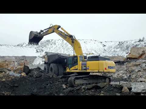 Komatsu PC490LC-10 Loading Caterpillar 777