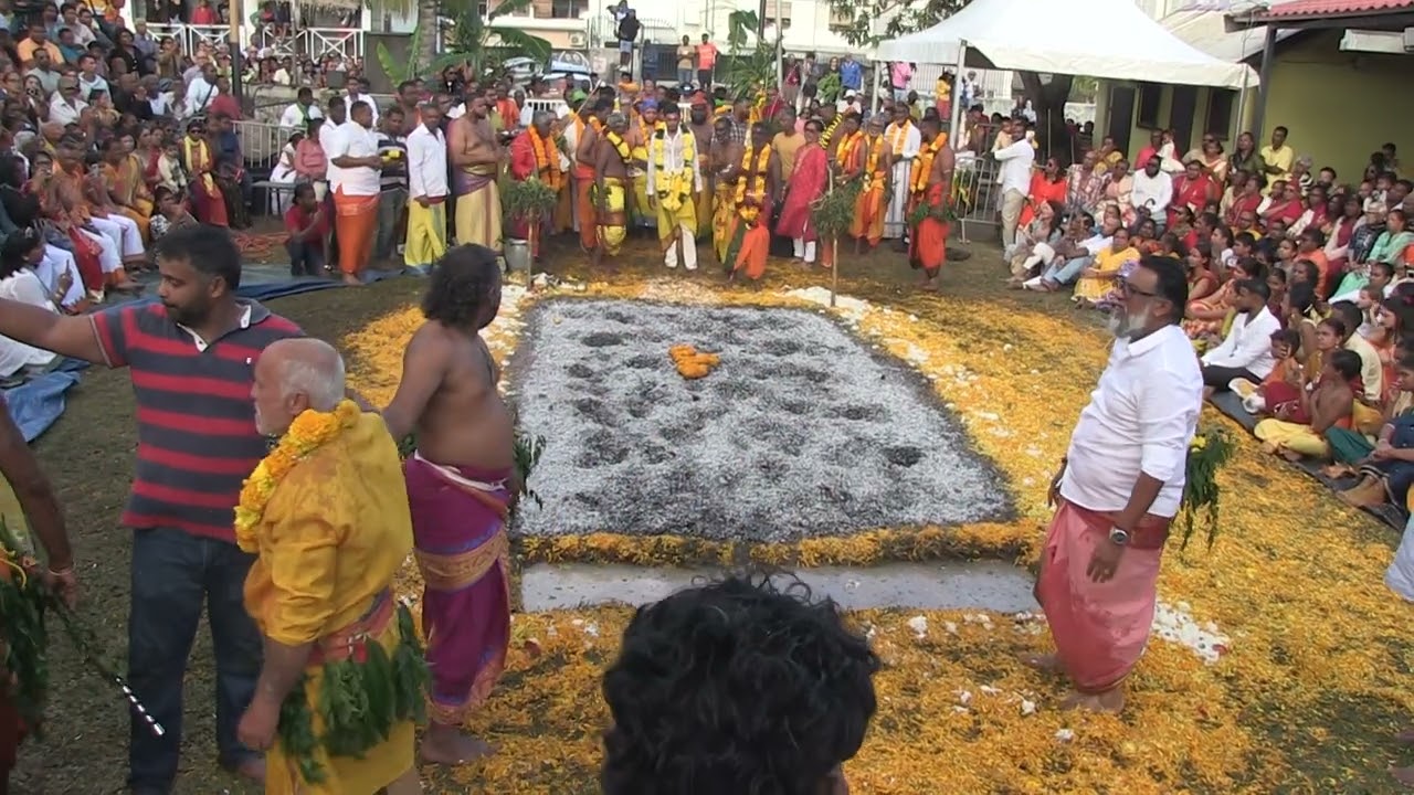 Marche sur le feu Maha karly derrière Bazar le 20 07 2025