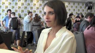 Famous Willa Holland Answers Questions @ Arrow Press Roundtable SDCC 2016 Wealth