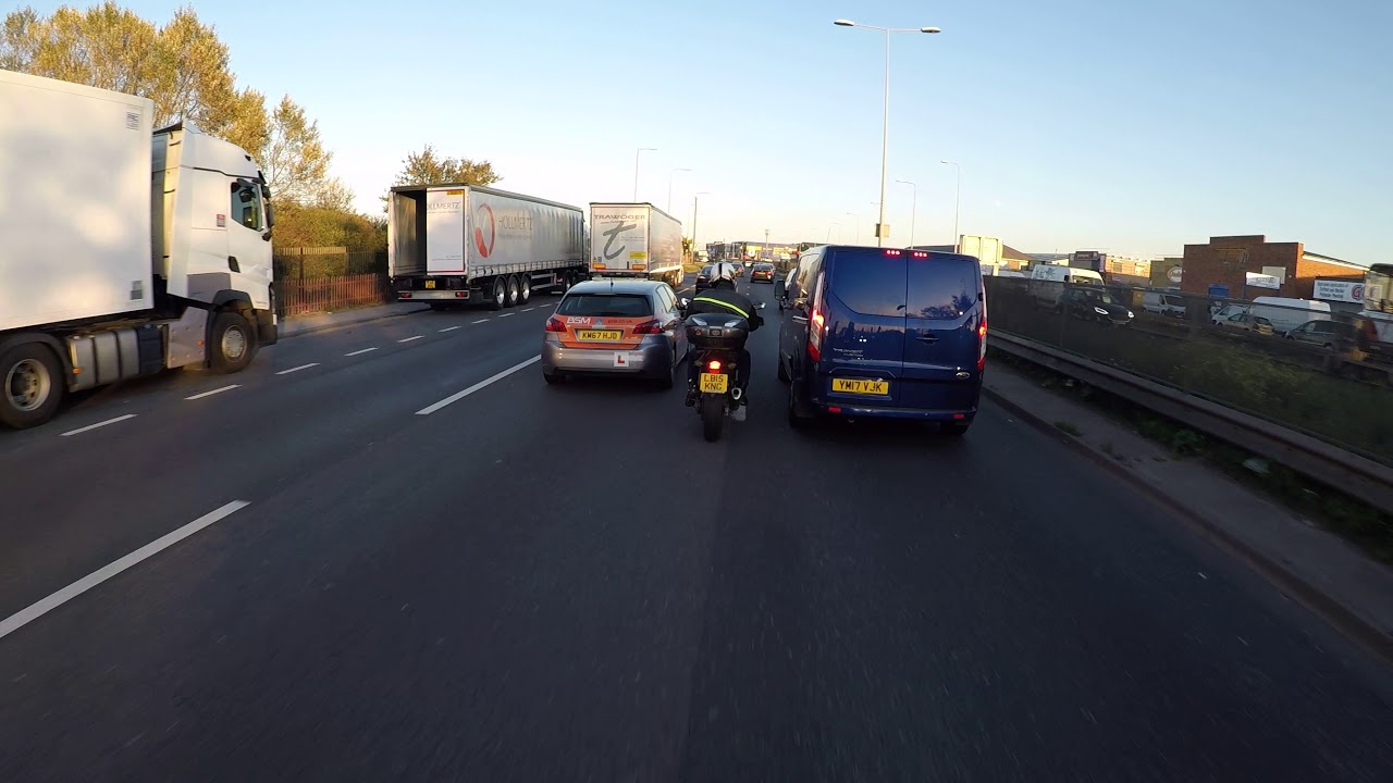 Van driver reckless behaviour - YouTube