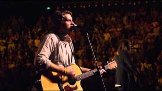 Video thumbnail of "Hillsong - Tan grande amor (Love so high)"