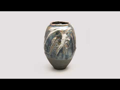 清水卯一「鉄耀白流花瓶」 - YouTube