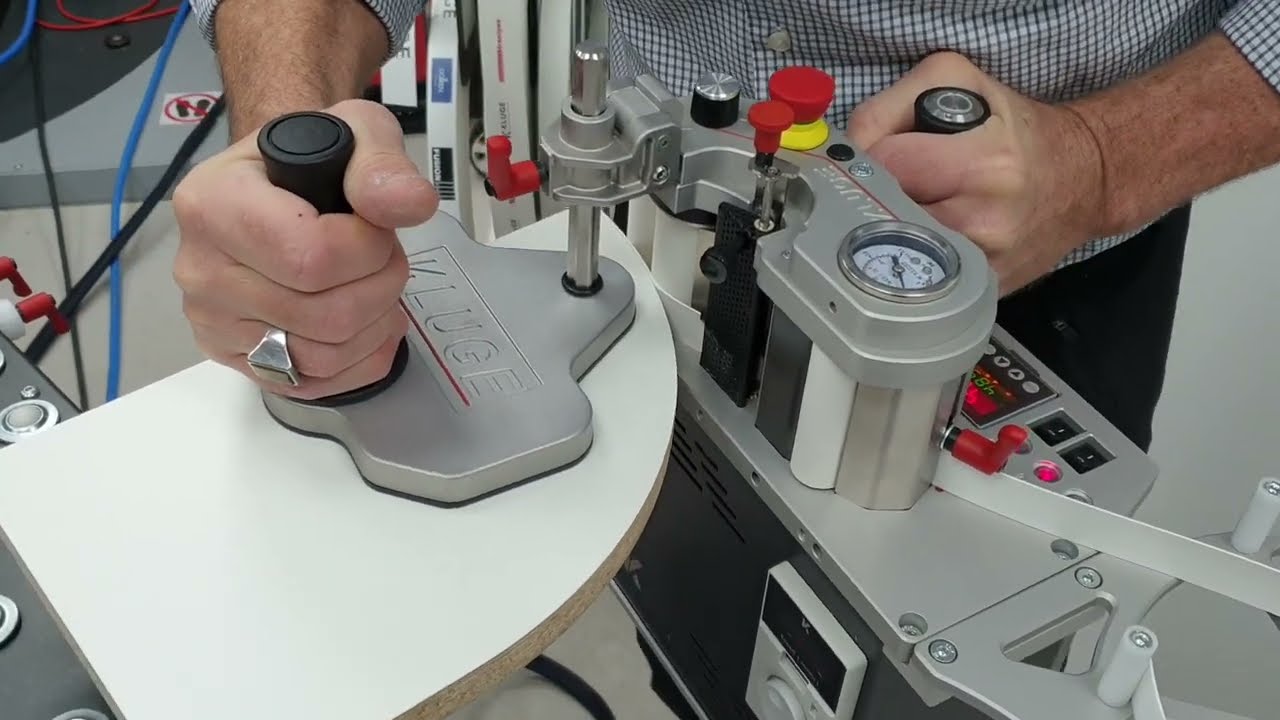 Kleine Formteile auf Vakuumplatte am Bearbeitungstisch (BAT) mobil bekanten