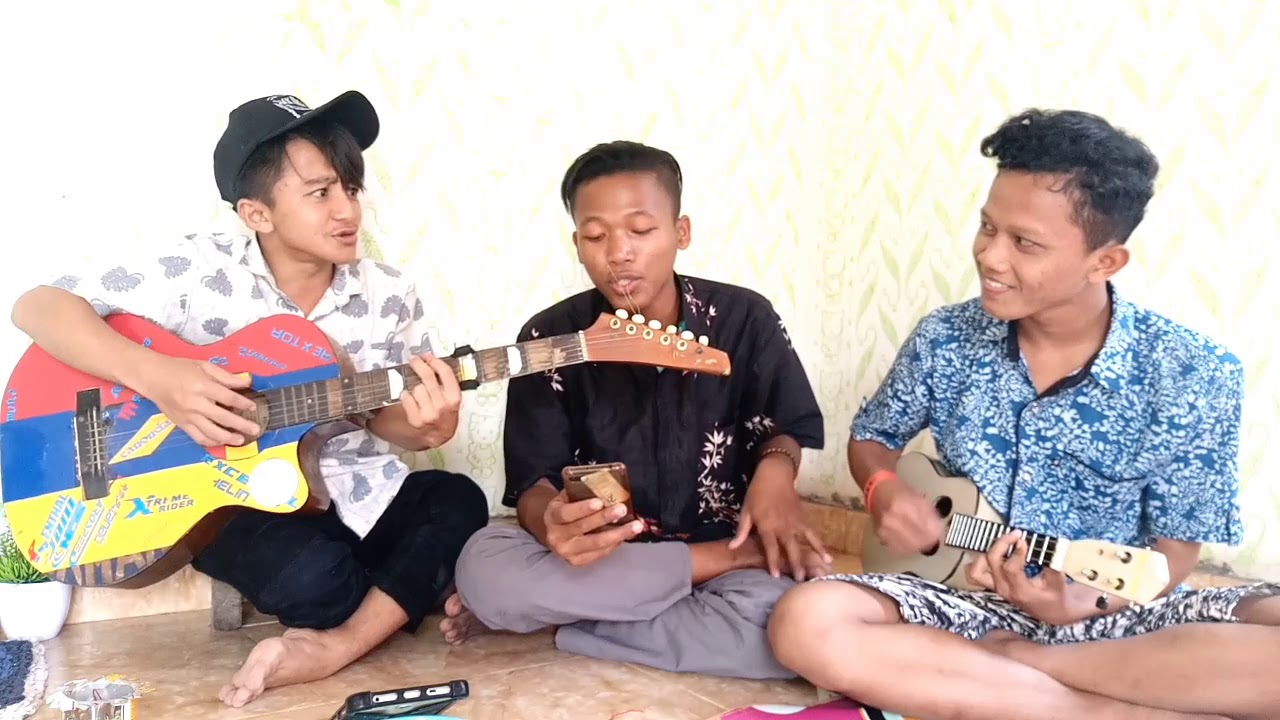 Cover gitar ukulele D�paspor rasa yang tertinggal YouTube Cover gitar ukulele D�paspor rasa yang tertinggal YouTube