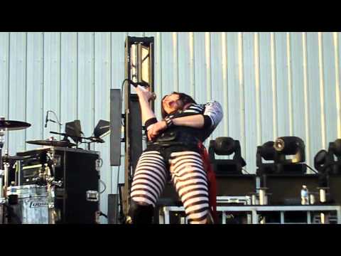 Halestorm - Slave to the Grind Live in Lubbock, TX feat. Corey Taylor