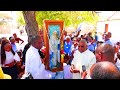 TAZAMA MAKABIDHIANO YA SANAMU YA BIKIRA MARIA YALIVYOFANYIKA KINTINKU JIMBO LA SINGIDA TAZAMA MAKABIDHIANO YA SANAMU YA BIKIRA MARIA YALIVYOFANYIKA KINTINKU JIMBO LA SINGIDA