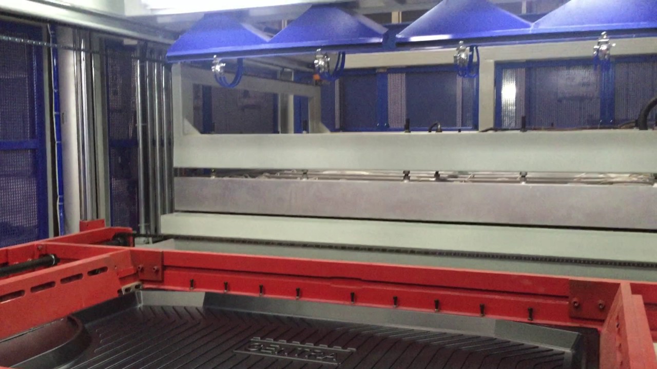 XSH2015 thick sheet vacuum forming machine 2 - YouTube