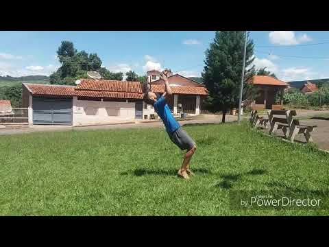 Treinando chutado parafuso e mortal parafuso