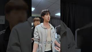 bts twitter update ✨EP. TOUR IN TAMPA 💜😘#jin #bts #kpop