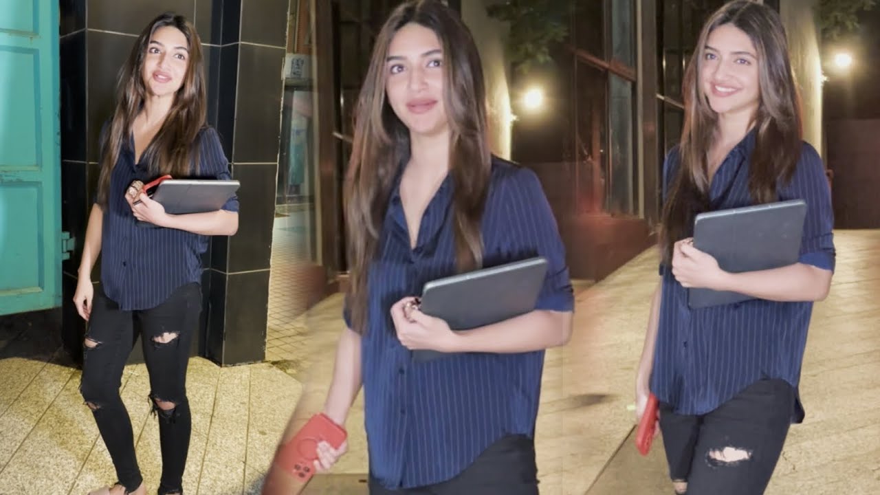 South Actress Sree leela Looking Too Cute 🥰 Spotted At Bandra