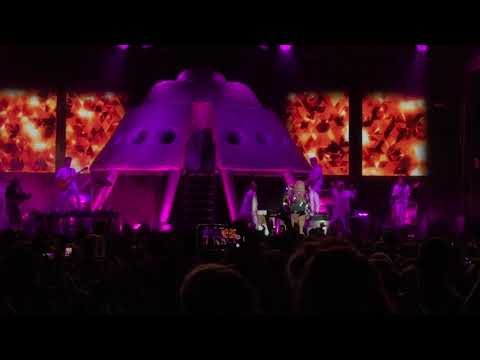 Kesha - Tik Tok - Live In Prior Lake, Mn