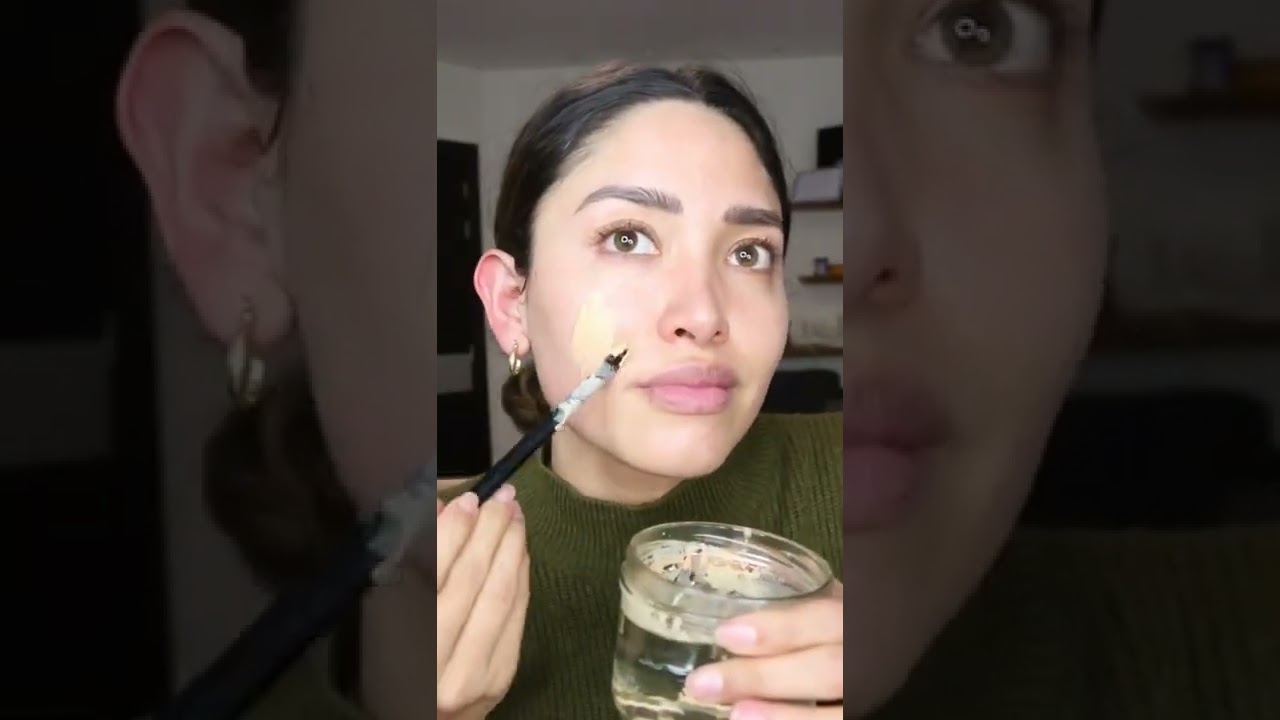 Maquillaje smoothie: aligerar la base con agua para que sea más natural