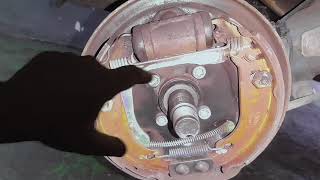 DRUM BRAKE FAILURE, the vehicle does not brake from the rear wheels