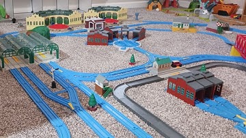 Layout #7 | MY BEST TOMY/TRACKMASTER LAYOUT YET? | Layout Tour and Running Session