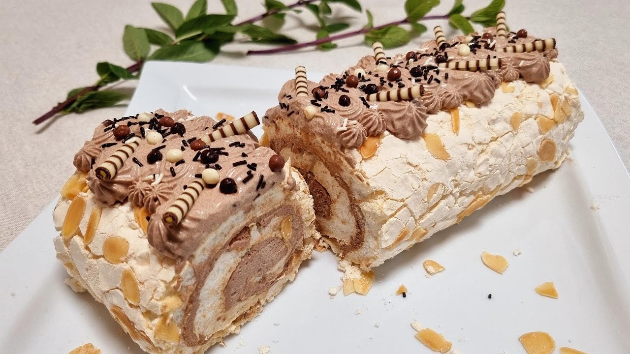 ⁣Самый нежный десерт. Меренговый рулет с шоколадным кремом/ Meringue roll with chocolate cream