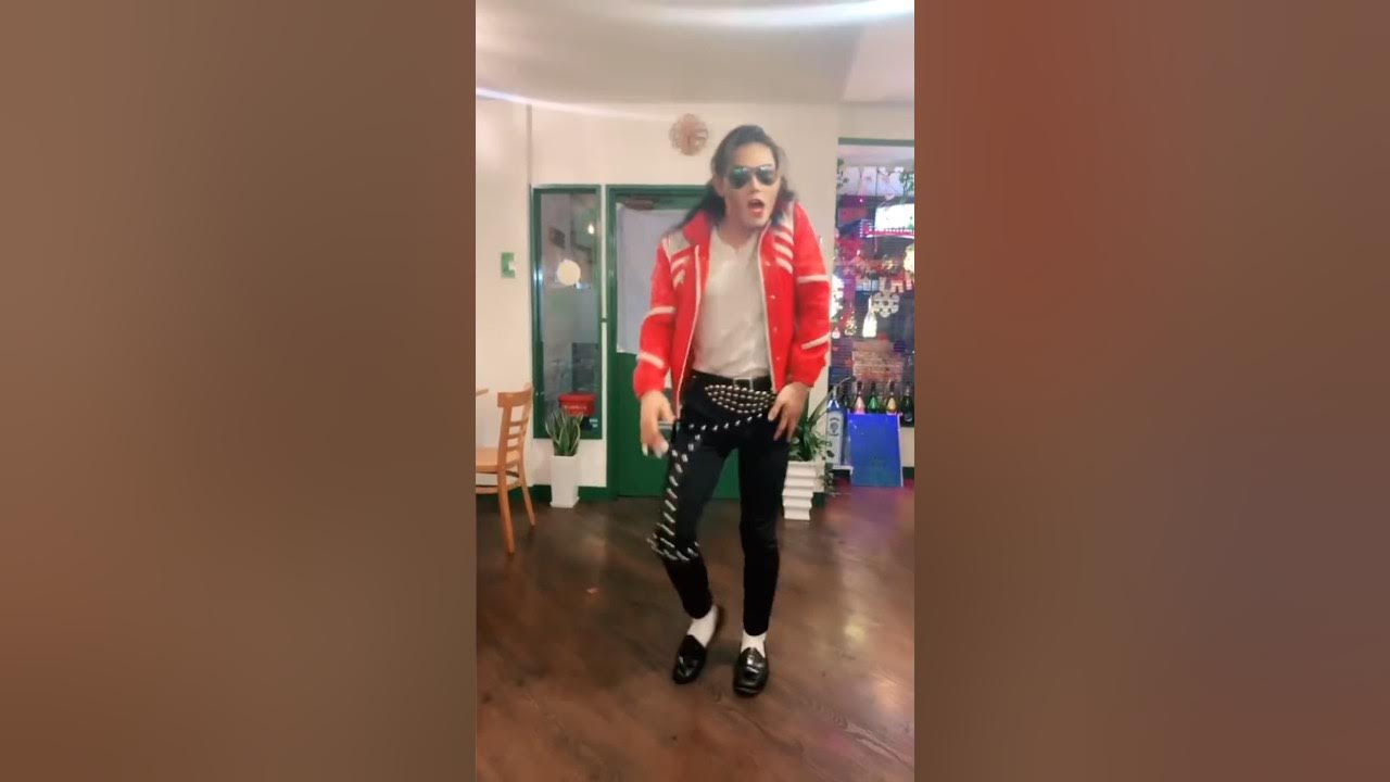 Transform from Bubbles to Michael🐒→😎 michaeljackton moonwalk beatit babbles michaeljackson