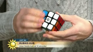 Han löser en Rubiks kub på 10 sekunder! - Nyhetsmorgon (TV4)