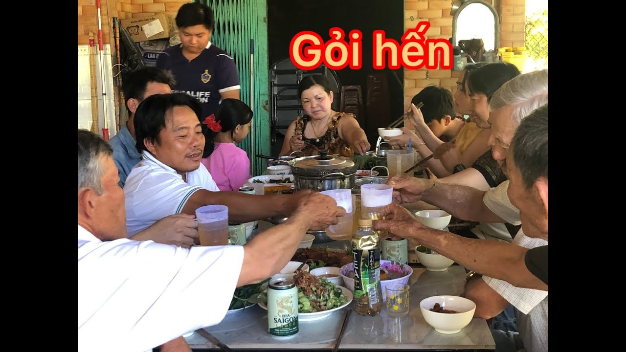 Cậu cháu ăn lẩu gà   Gỏi hến   Dân dã miền quê