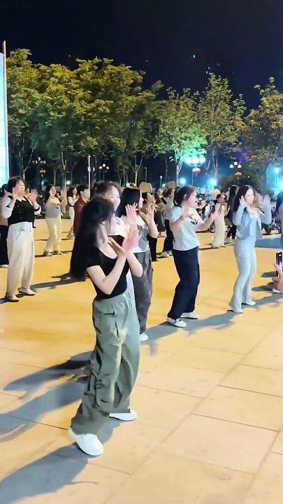 #dance #bestshuffle #fashion #dancer #trend #shuffle #cuttingshapes #shuffling #trending #dancing