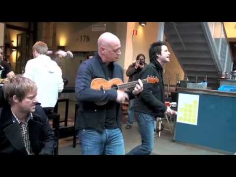 Train performs Hey, Soul Sister live unannounced in a mall in Stockholm