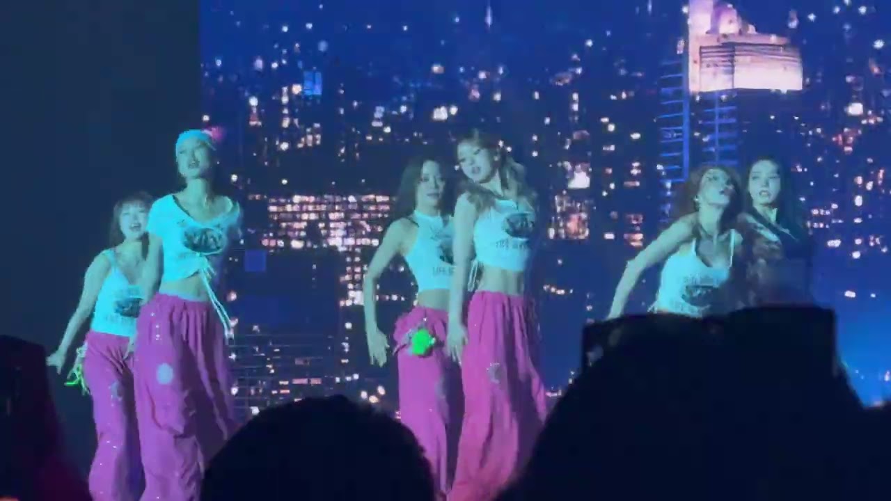 I.O.I [Bang Bang] I.O.I Loop in Hong Kong 210626 - YouTube