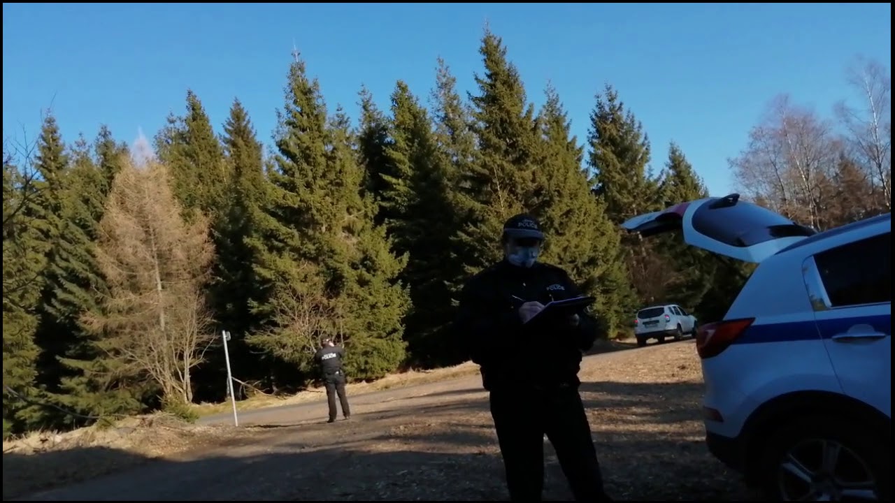 Městská policie Osek: Máte smolíka pane, tydle řeči si nechte, fakt na ně nejsem zvědavej!