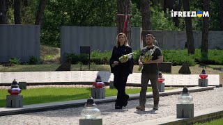 Супруги Зеленские почтили память жертв политических репрессий в Быковне