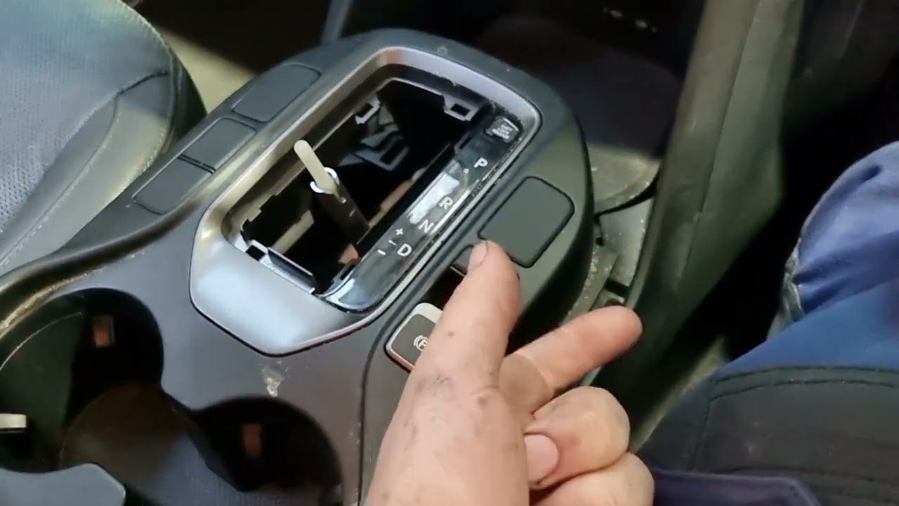 Снятие центральной консоли Hyundai/Kia, замена электрического стояночного тормоза