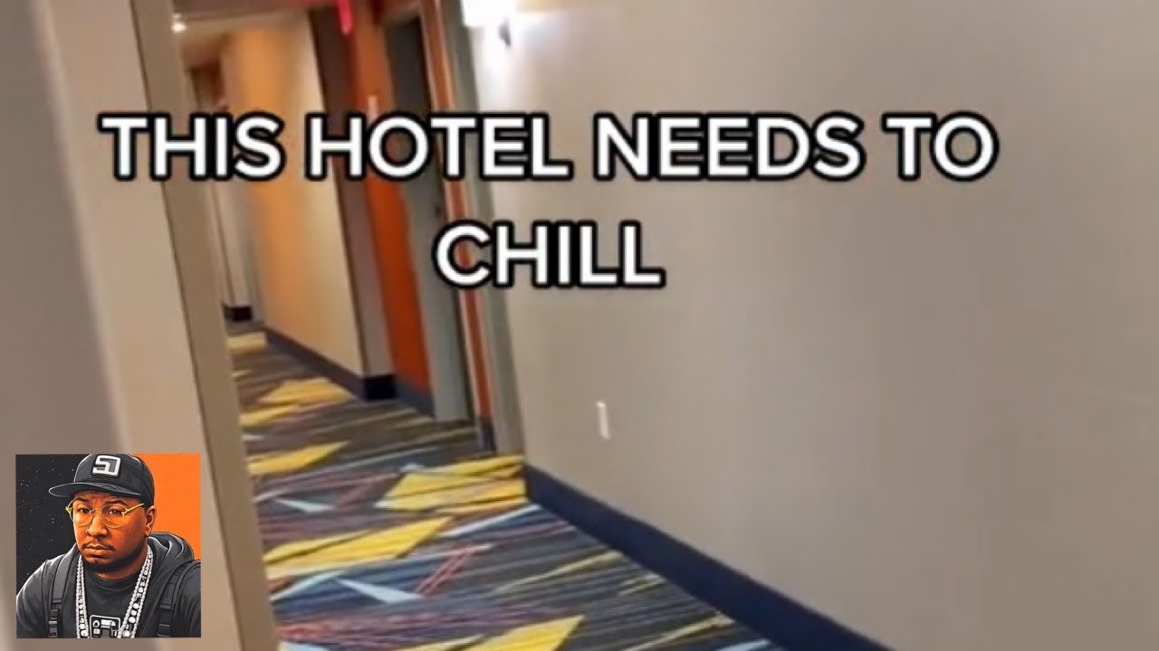 MICKEY MOUSE & GOOFY HOTEL FIGHT 😂