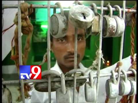 Lock Sentiment  Warangal Dargah   TV9
