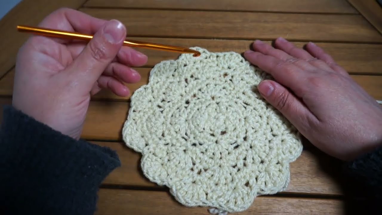 Left-handed: how to crochet the shell stitch flat Circle 