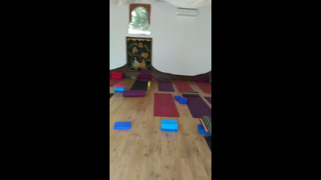 Yoga Teacher Training with Sally Parkes in Spain yoga para niños