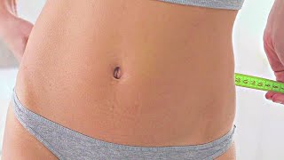 Female Fitness Model Showing her Abs (Belly Button) | Navel Play