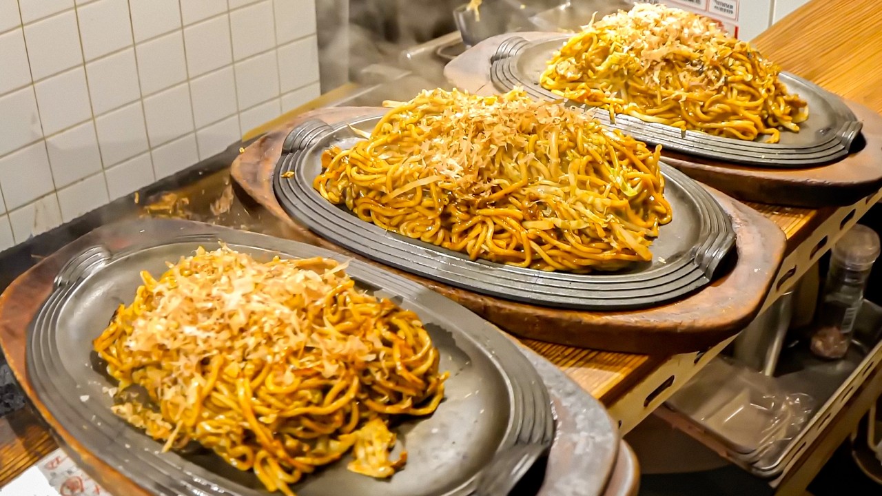 【尼崎市】大盛り焼きそばラッシュ!見たことない驚異の鉄板さばきが炸裂するお好み焼き店に密着