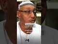 أحذية مصنوعة من جلود الثعابين وعصي تتخذ سيوفا
