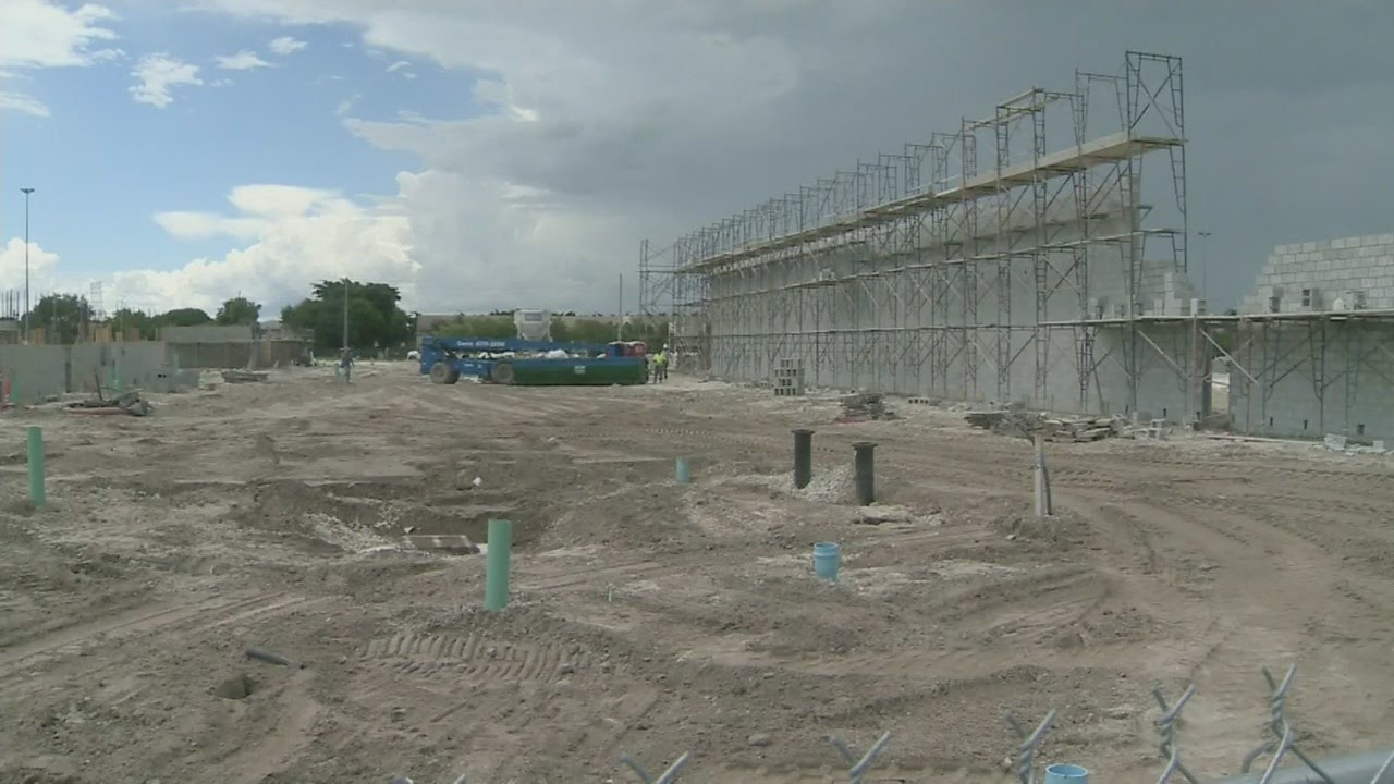 Construction Workers Hospitalized After Being Hit By Lightning - YouTube