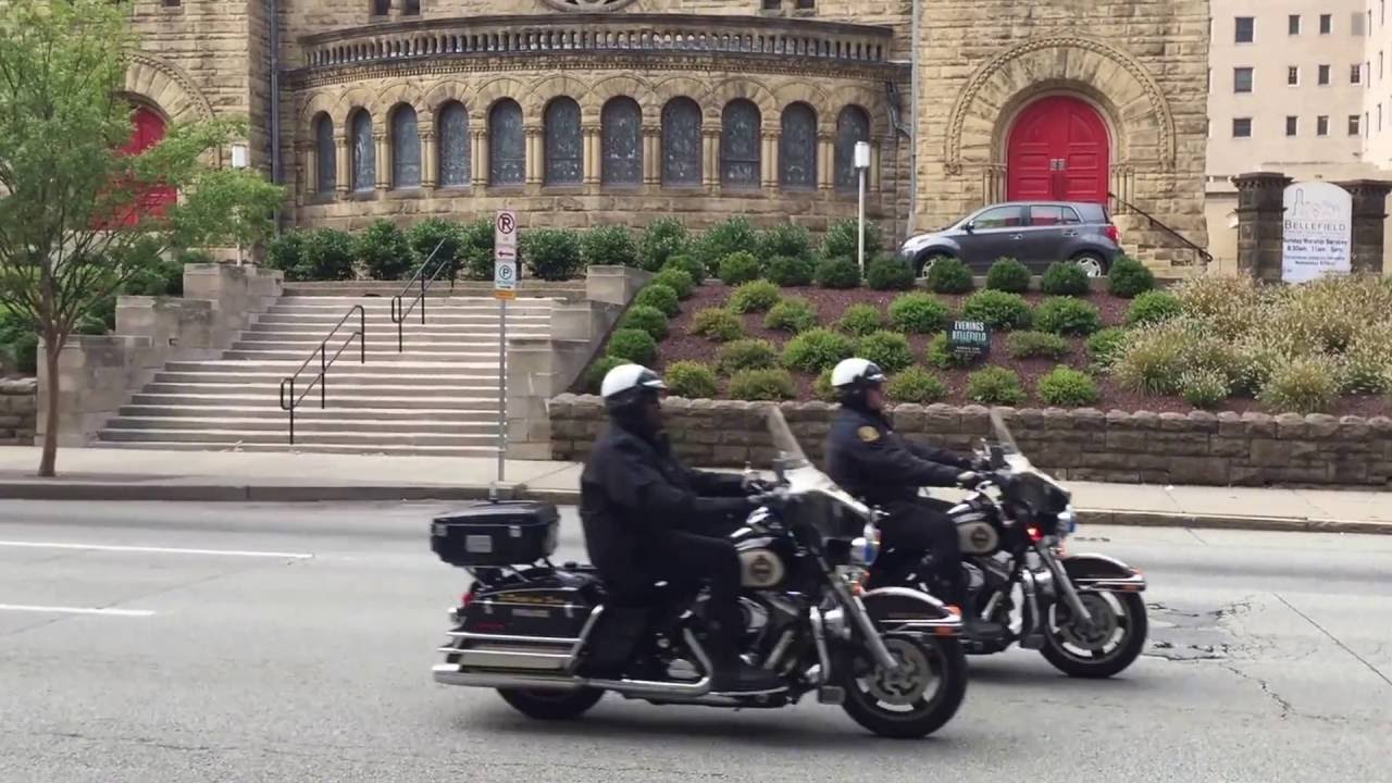 President Obama's motorcade driving through Pittsburgh