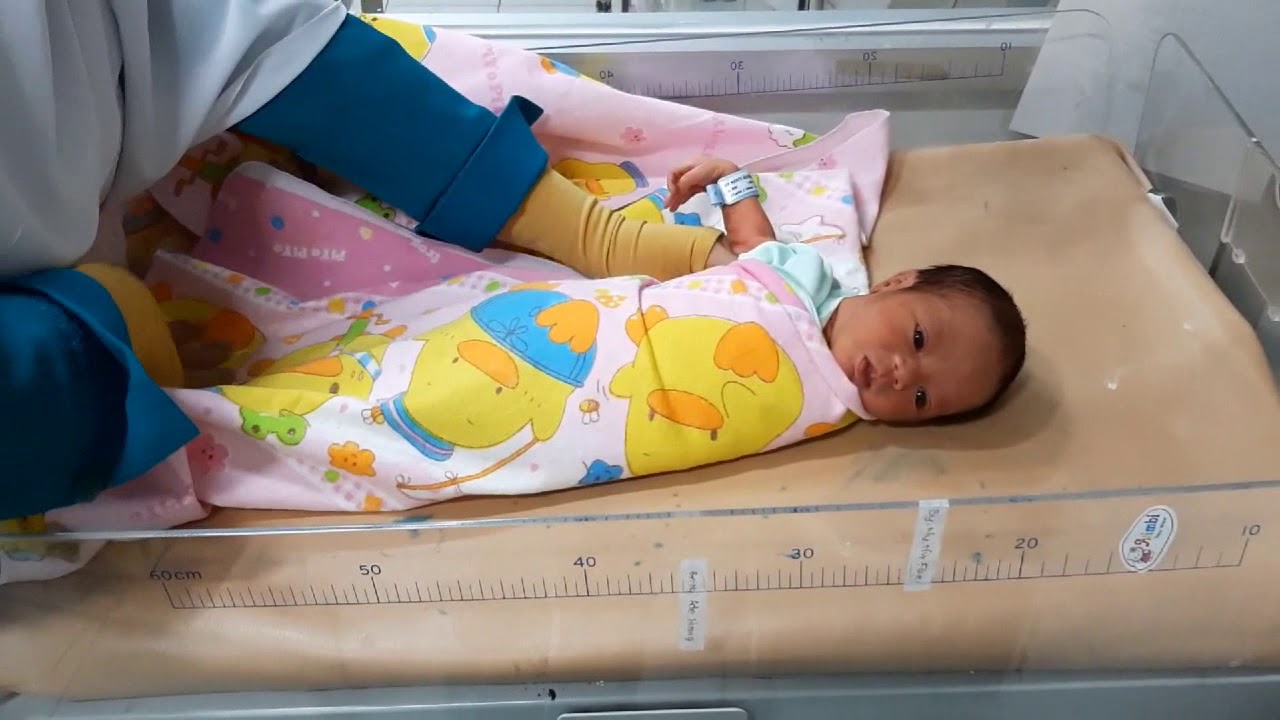 Tata Cara Membedong Bayi!!! Dengan Sangat Mudah oleh Ety Amd.Kep