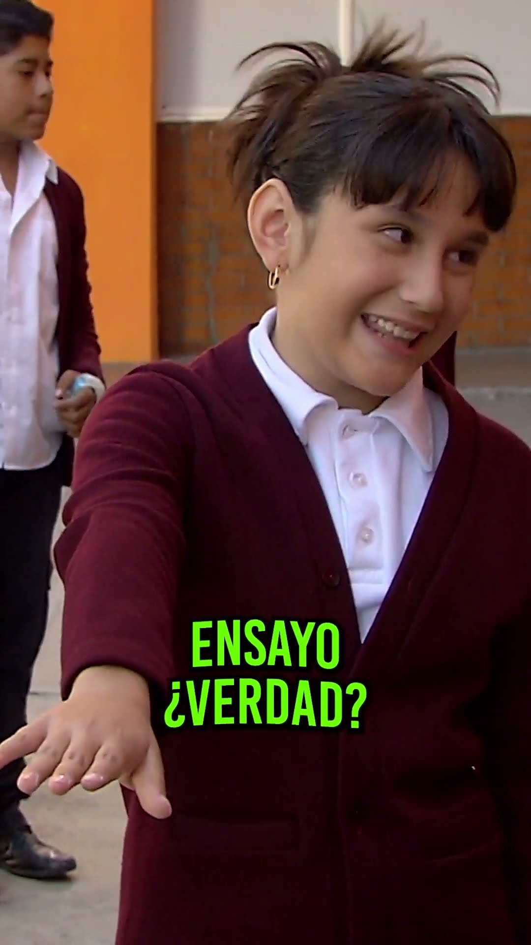 ?? Noé le prohibe a su hermanita ir a tomar chescos y chicharrones con sus amigas #LaRosaDeGuadalupe