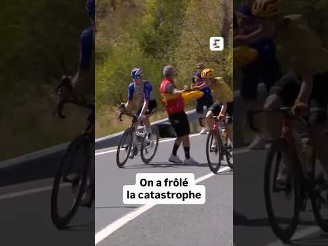 😨 On a frôlé la CATASTROPHE sur la Vuelta... #shorts #vueltaespaña #crash