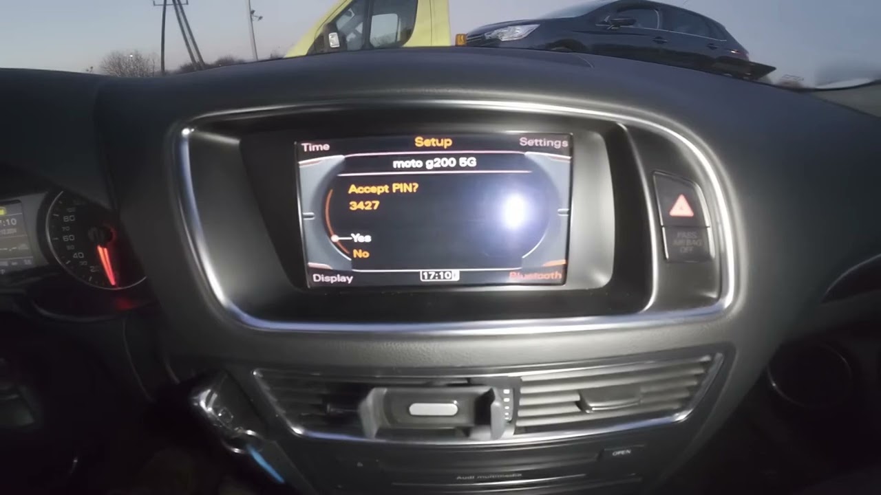 AUDI Q5 I (2008-2016) – Come collegare lo smartphone via Bluetooth