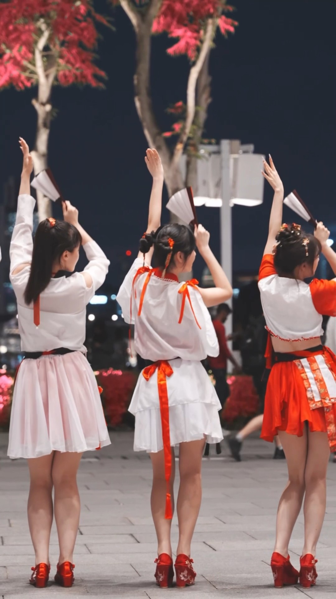 ??Dancing to 【寄明月】? at MBS #寄明月 #chinese #singapore #marinabaysingapore #sing女团