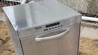 Miele commercial dishwasher is dead .