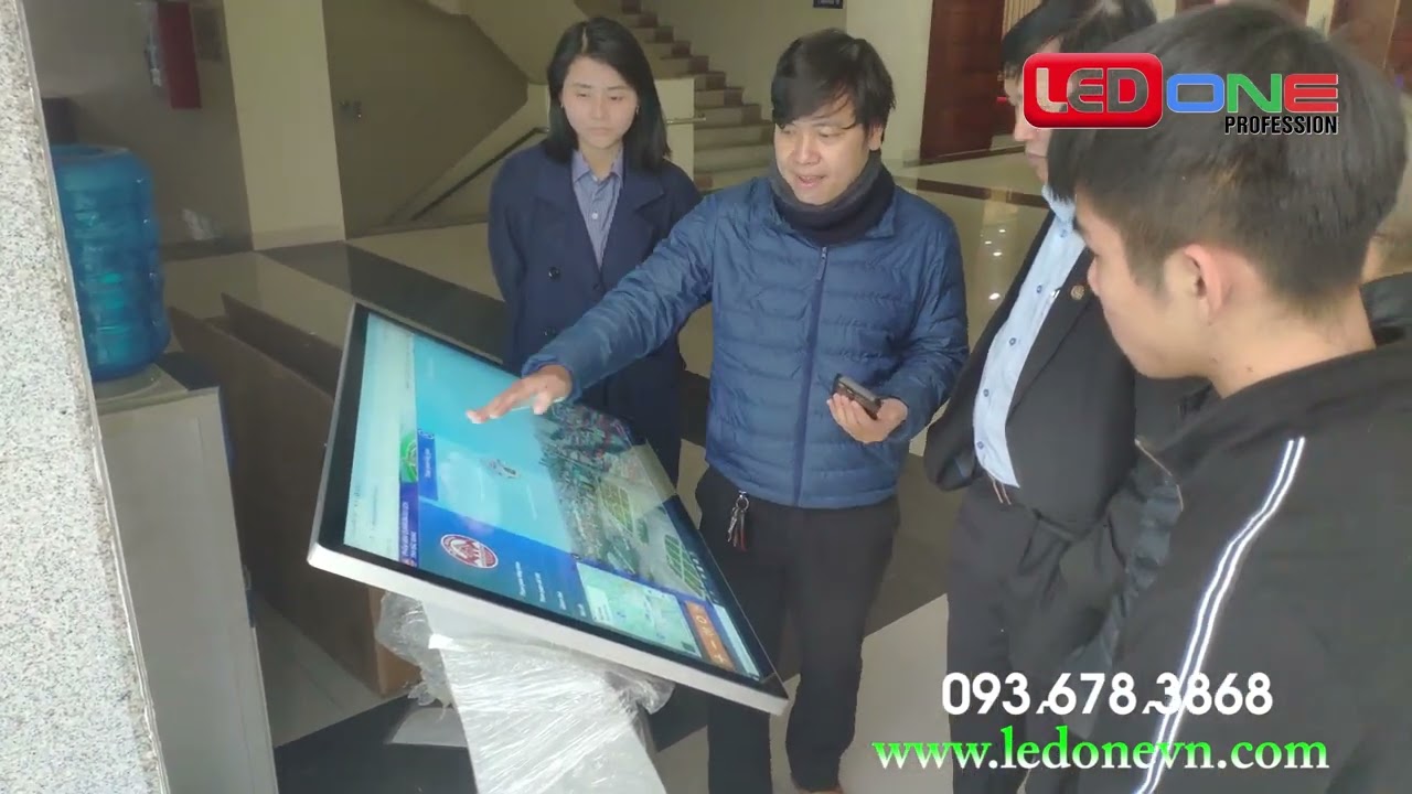 Thi Công Màn hình LCD tương tác Chân Quỳ 43 inch - Trải nghiệm tương tác tuyệt vời  