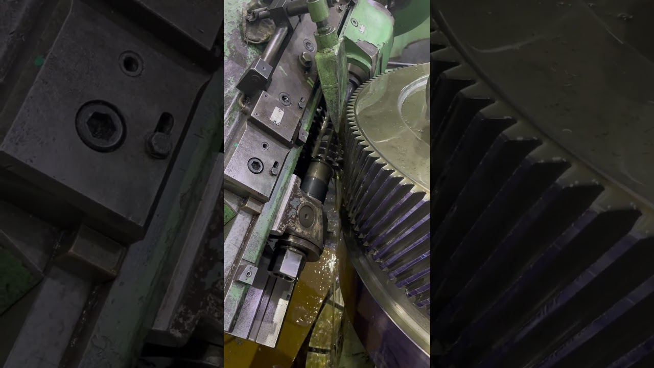 Hobbing of herringbone gears 