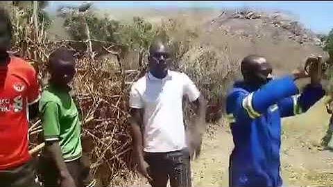 Murume Akatiza Nemukadzi Wemunhu Panyaradzo Usiku Vakazowanikwa Vakanamirirana Kumagarden kuKaroi