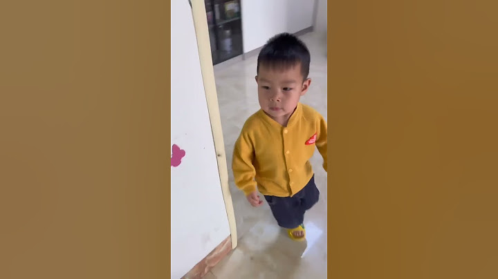 The oil pan caught fire, and the baby used the knowledge his father taught him to put out the fire！